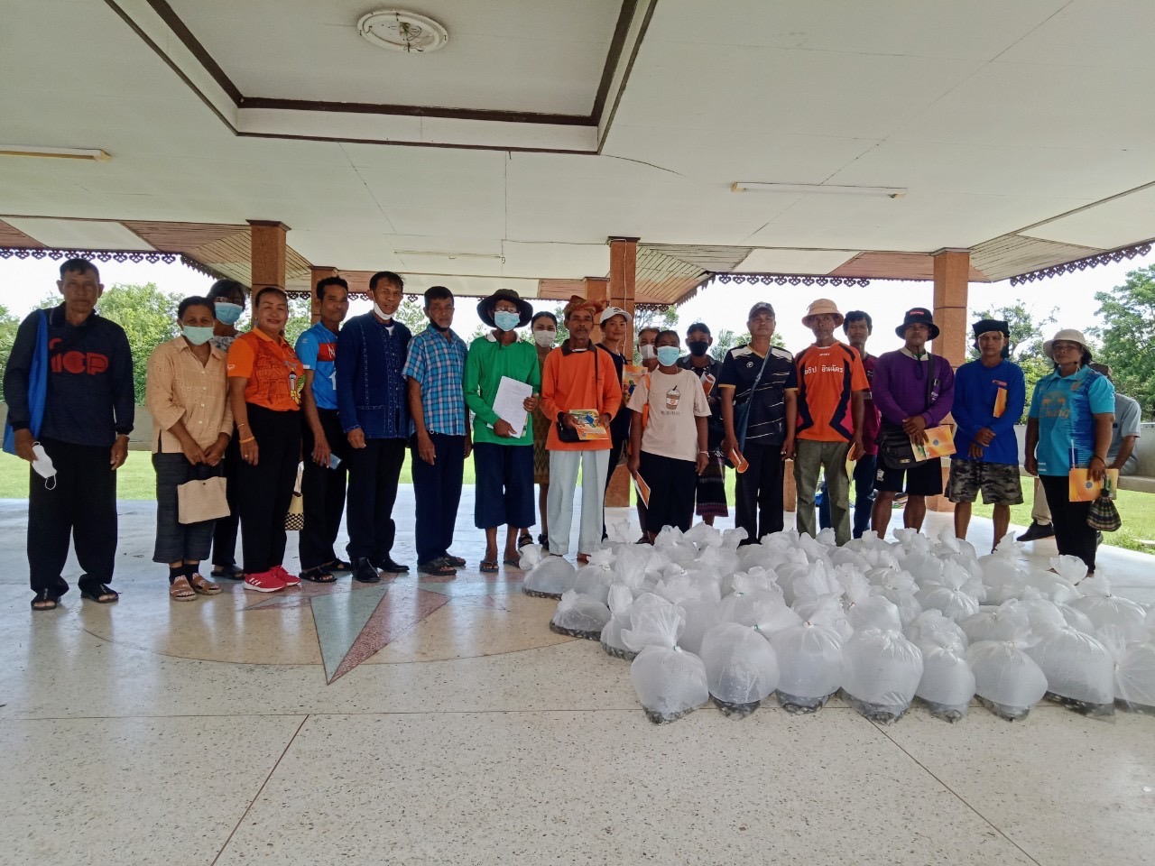 ดำเนินงานตามโครงการศูนย์การเรียนรู้การเพิ่มประสิทธิภาพการผลิตสินค้าเกษตร กิจกรรมการถ่ายทอดเทคโนโลยีการผลิตด้านการประมง..คลิก