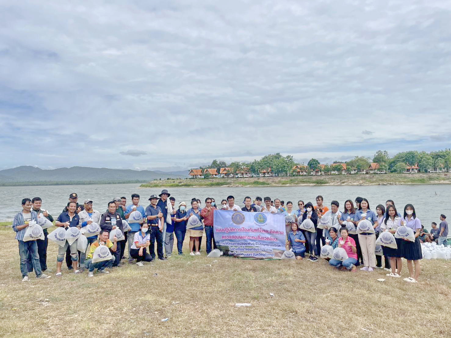 ศปจ.นครสวรรค์ ร่วมปล่อยพันธุ์ปลาตะเพียนขาว จำนวน 500,000 ตัวในอ่างเก็บน้ำทับเสลา ตำบลระบำ อำเภอลานสัก จังหวัดอุทัยธานี..คลิก