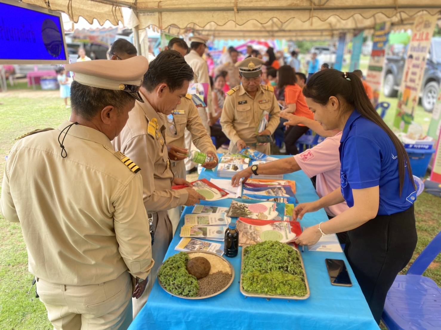 วันที่ 22 มิถุนายน พ.ศ. 2566  นายบุญหลาย กุลนารัตน์ ประมงจังหวัดหนองบัวลำภู พร้อมด้วยนายสมจิตร์ พงษ์ภุมมา หัวหน้ากลุ่มบริหารจัดการด้านประมง นายสมมิตร ธรรมมิยะ ประมงอำเภอสุวรรณคูหา และเจ้าหน้าที่สำนักงานประมงจังหวัดหนองบัวลำภู ออกหน่วยบริการร่วมกับหน่วยแพทย์เคลื่อนที่ พอ.สว. ตามโครงการ “หน่วยบำบัดทุกข์ บำรุงสุข สร้างรอยยิ้มให้แก่ประชาชน
