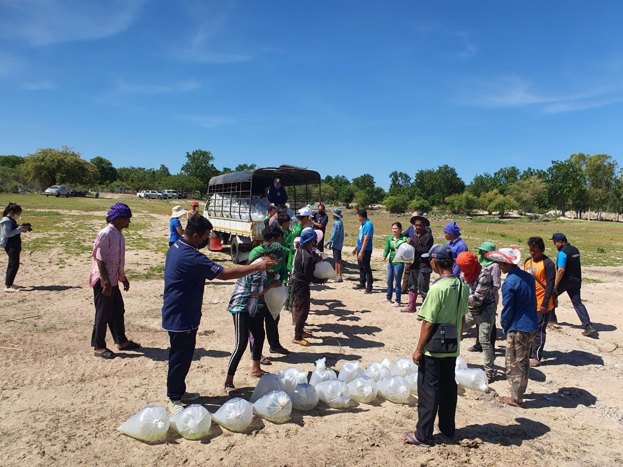 ร่วมปล่อยพันธุ์สัตว์น้ำ ตามแผนปฏิบัติการป้องกันแก้ไขและติดตามตรวจสอบผลกระทบสิ่งแวดล้อมฯ