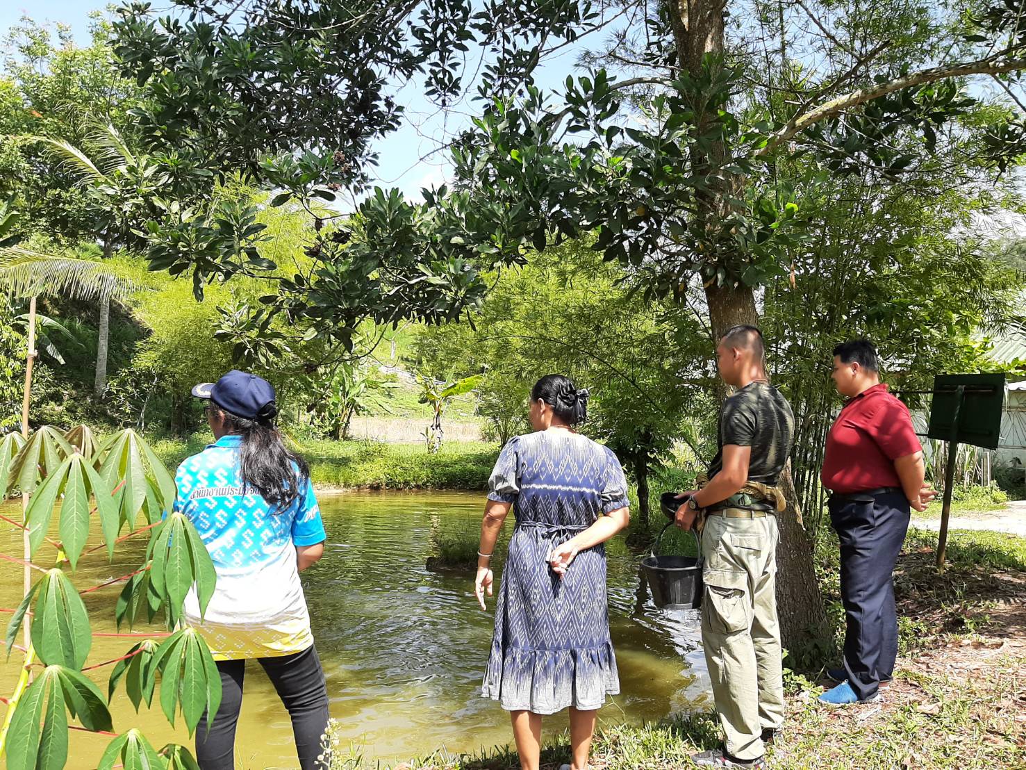 มอบปัจจัยการผลิตตามโครงการสนับสนุนด้านการประมงตามแนวพระราชดำริสมเด็จพระกนิษฐาธิราชเจ้า กรมสมเด็จพระเทพรัตนราชสุดาฯ สยามบรมราชกุมารี..คลิก