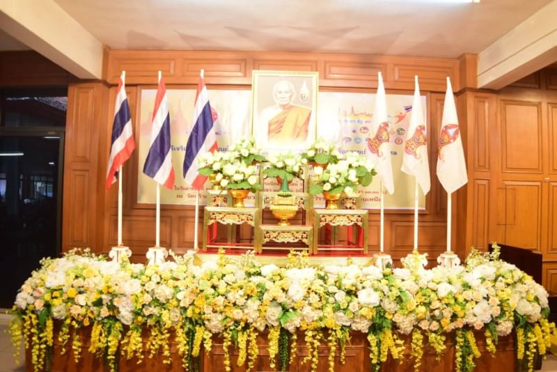 ประมงอำเภอเก้าเลี้ยว ร่วมพิธีเจริญพระพุทธมนต์ถวายเป็นพระกุศลและถวายพระพรแด่สมเด็จพระอริยวงศาคตญาณ (อมฺพรมหาเถร)..คลิก
