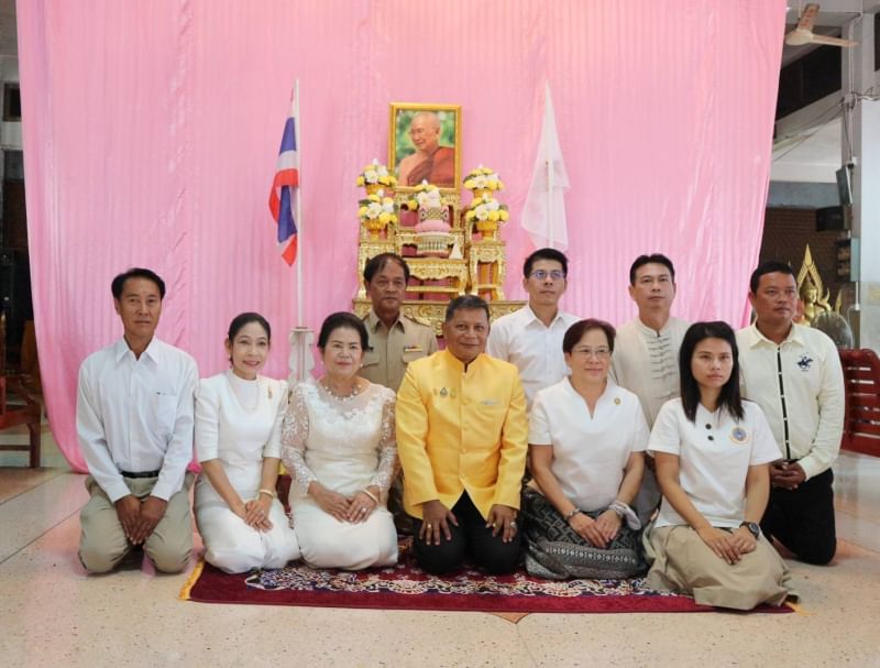 ประมงอำเภอพยุหะคีรี เข้าร่วมกิจกรรมทำบุญตักบาตร ถวายภัตตาหารแก่พระสงฆ์ เพื่อเป็นการร่วมเฉลิมพระเกียรติเนื่องในโอกาสฉลองพระชนมายุ 8 รอบ..คลิก
