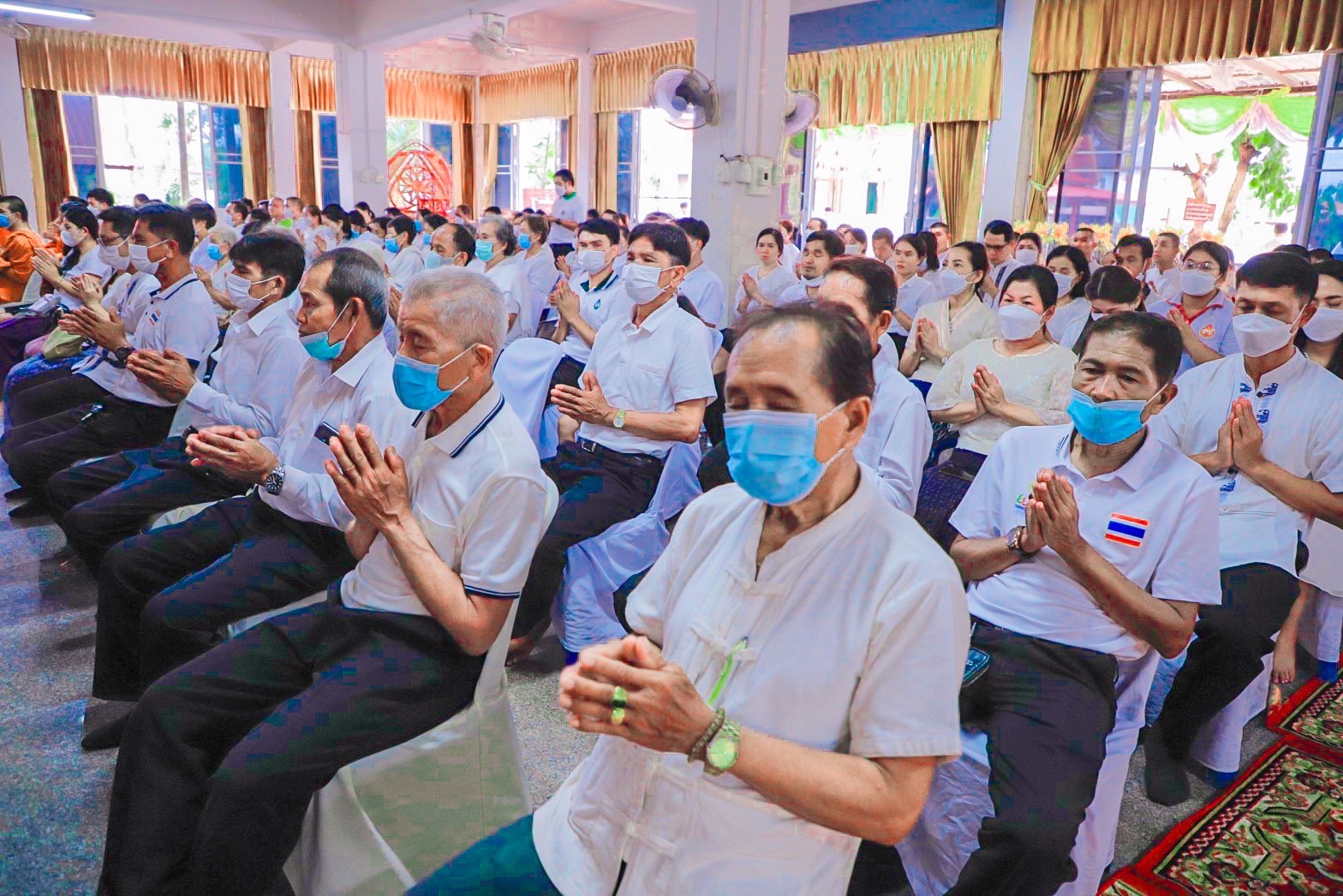 วันที่ 28 มิถุนายน พ.ศ.2566 นายบุญหลาย กุลนารัตน์ ประมงจังหวัดหนองบัวลำภู มอบหมายให้นางสาวทัศนีย์ สุนนท์ชัย หัวหน้ากลุ่มพัฒนาและส่งเสริมอาชีพการประมง พร้อมด้วยนายธีรศักดิ์ ศรีร่องหอย นักวิชาการประมงปฏิบัติการ และนางสาวสุทารัตน์ มาธิสุทธิ์ เจ้าหน้าที่ธุรการ ร่วมพิธีเจริญพระพุทธมนต์เฉลิมพระเกียรติพระบาทสมเด็จพระเจ้าอยู่หัว สมเด็จพระนางเจ้าสิริกิติ์ พระบรมราชินีนาถ พระบรมราชชนนีพันปีหลวง และสมเด็จพระนางเจ้าฯ พระบรมราชินี ประจำปีพุทธศักราช 2566