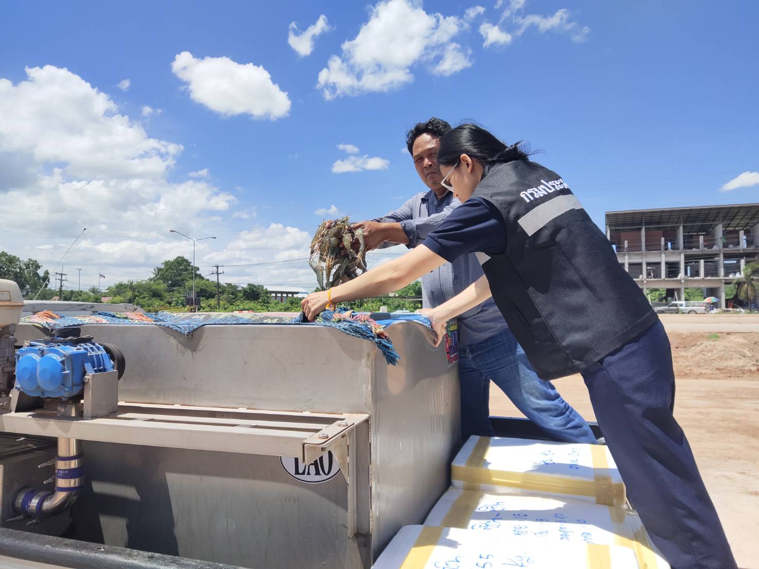 ตรวจสอบสินค้าประมง ส่งออกไปยัง สปป.ลาว..คลิก