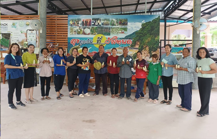 กิจกรรมถ่ายทอดเทคโนโลยีด้านการถนอมและแปรรูปผลผลิตทางการเกษตร โครงการศูนย์ศึกษาการพัฒนาอันเนื่องมาจากพระราชดำริ ปีงบประมาณ พ.ศ.2566 ณ ที่ทำการกลุ่มเกษตรกร อ.นายายอาม จ.จันทบุรี..คลิก