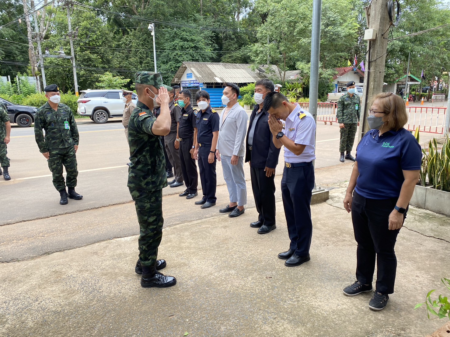 ต้อนรับพันเอกกิตติ ประพิตรไพศาล รองผู้บัญชาการกองกำลังบูรพา..คลิก