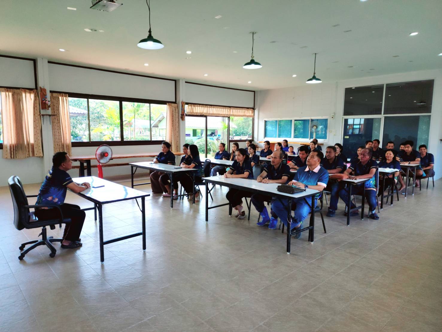ประชุมข้าราชการ และเจ้าหน้าที่ และกิจกรรมพัฒนาศูนย์ฯ..คลิก