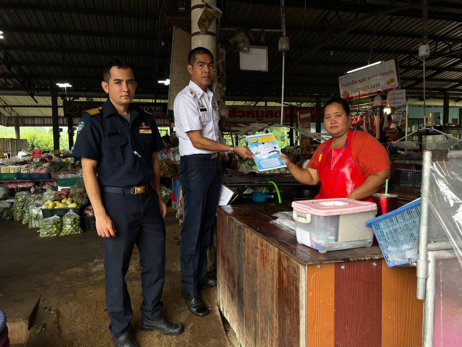 สำนักงานประมงอำเภอทองผาภูมิ ลงพื้นที่ตรวจสอบร้านค้าจำหน่ายสัตว์น้ำ..คลิก