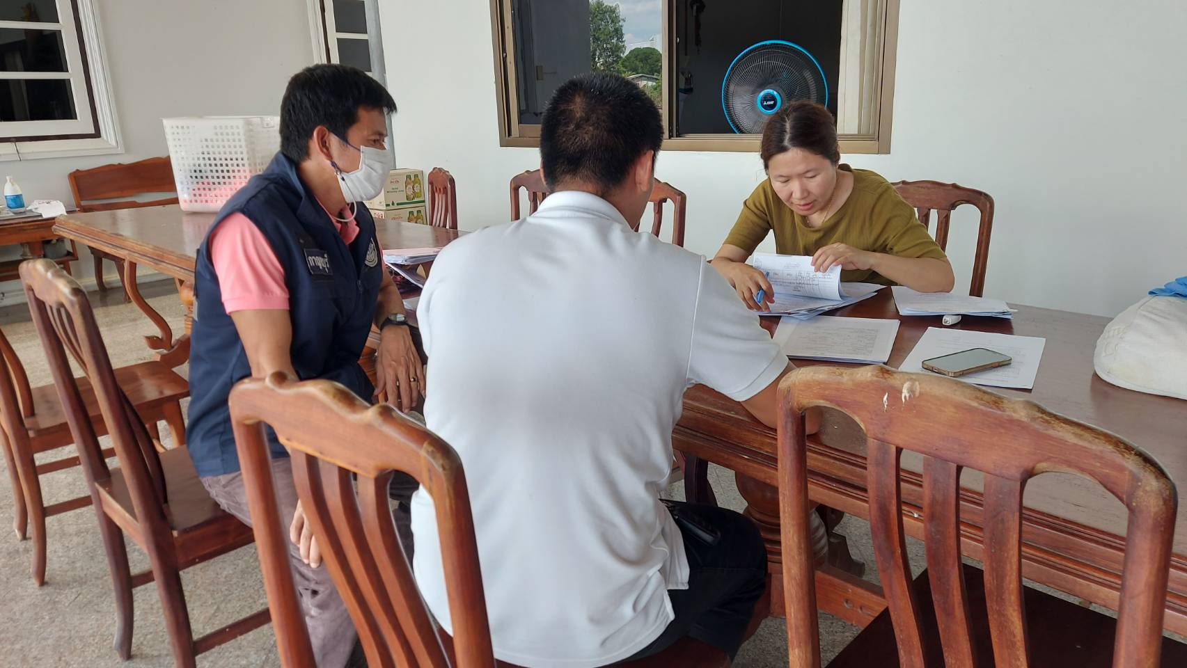 สำนักงานประมงจังหวัดกาญจนบุรี ติดตามส่งเสริมเกษตรกรผู้เลี้ยงกุ้งทะเล