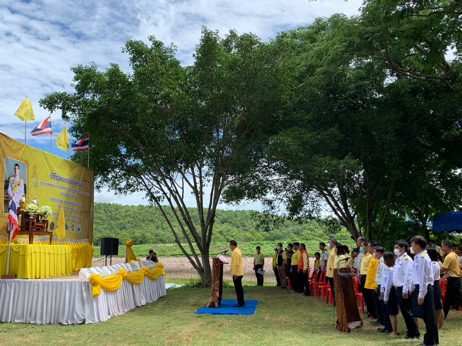 หน่วยงานกรมประมงจังหวัดพะเยา จัดพิธีปล่อยพันธุ์สัตว์น้ำ เนื่องในวันเฉลิมพระชนมพรรษาพระบาทสมเด็จพระปรเมนทรรามาธิบดีศรีสินทรมหาวชิราลงกรณ พระวชิรเกล้าเจ้าอยู่หัว..คลิก