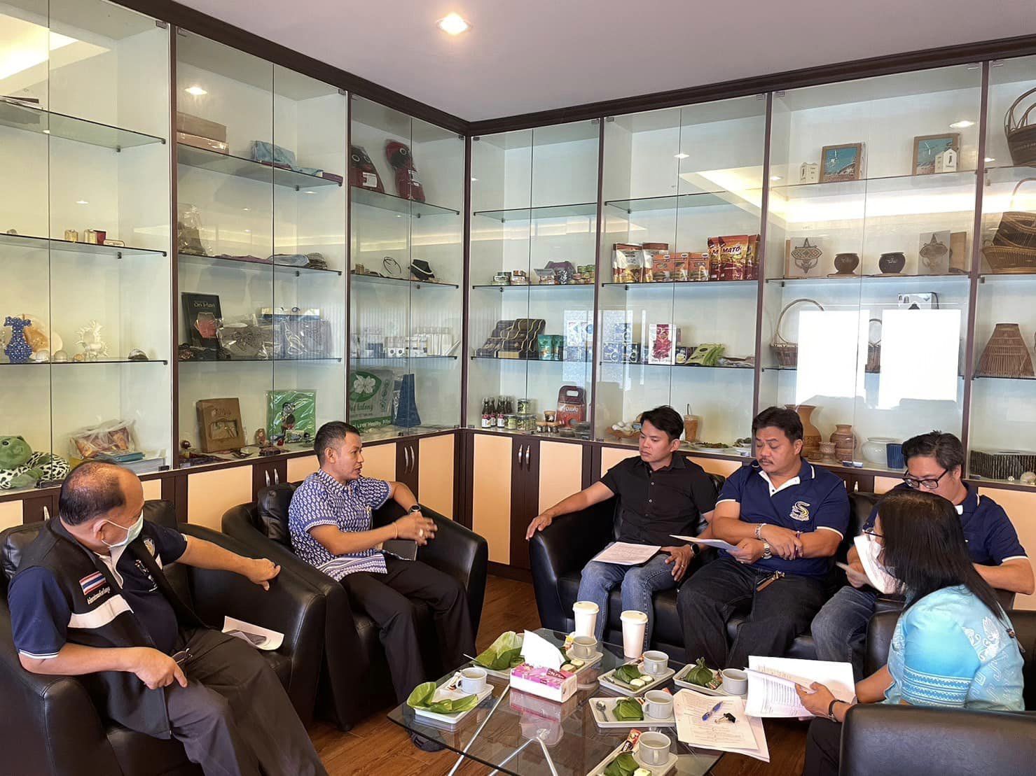 สำนักงานประมงจังหวัดสตูลเข้าร่วมพูดคุย เรื่อง โครงการช่วยเหลือเกษตรกรผู้เลี้ยงกุ้ง ปี 2566  ณ สำนักงานพาณิชย์จังหวัดสตูล