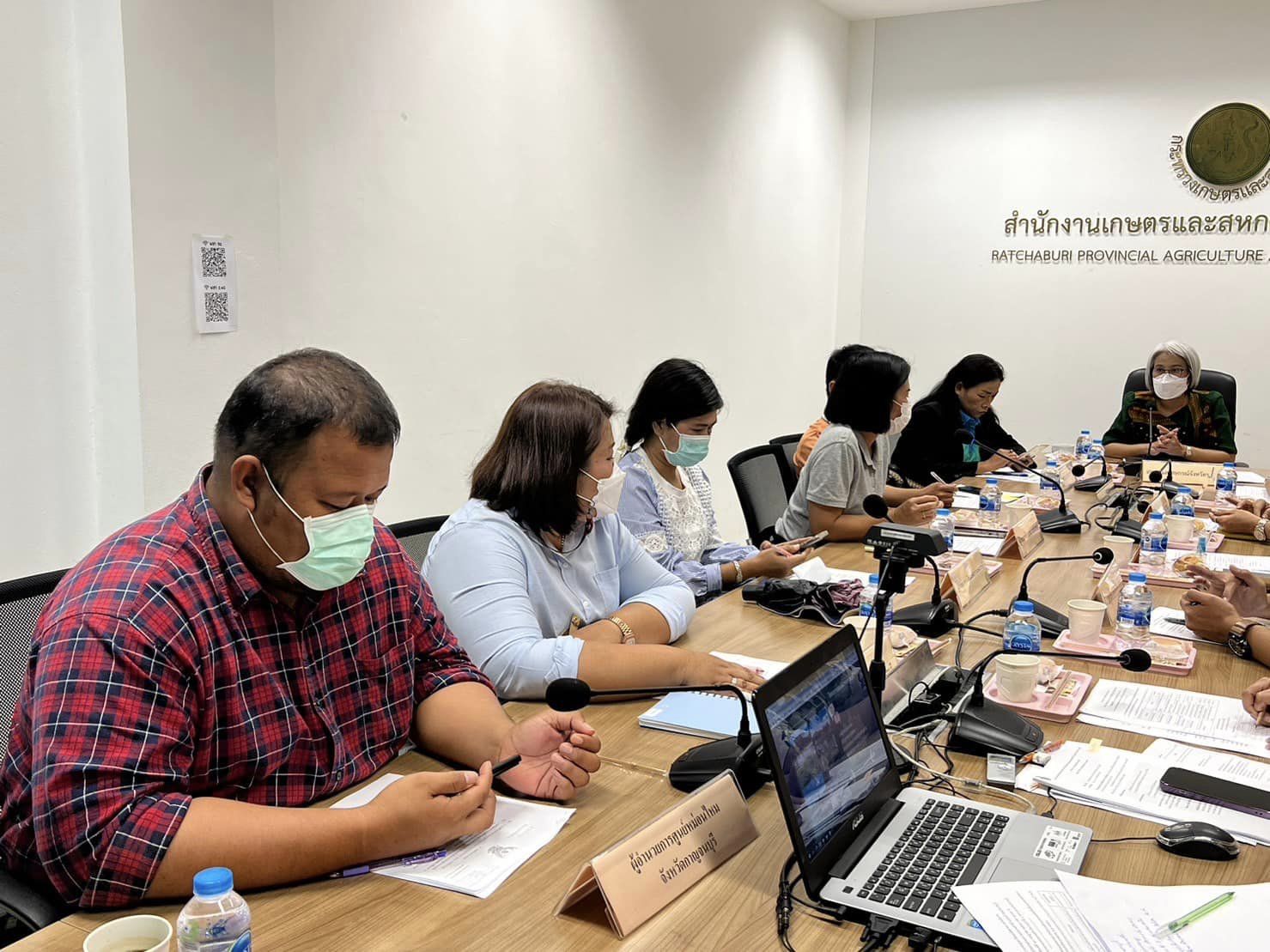 เข้าร่วมประชุมหารือและติดตามการดำเนินงานโครงการฟาร์มตัวอย่างตามแนวพระราชดำริบ้านบ่อหวี