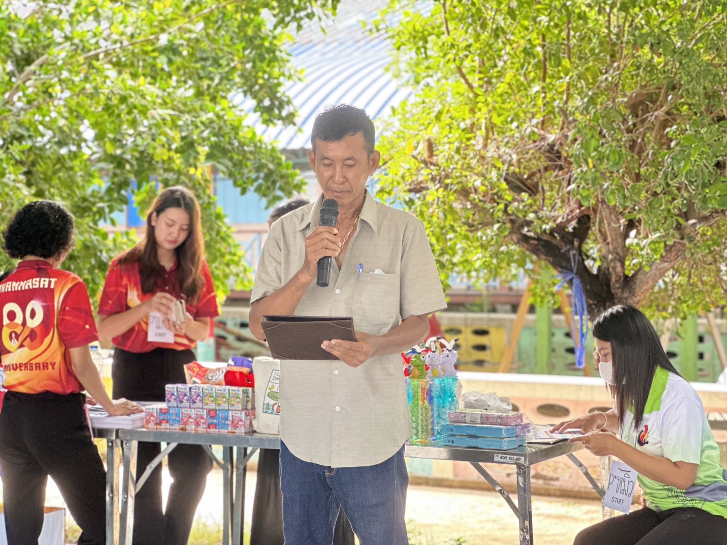 นายสมบุญ ธัญญาผล ประมงจังหวัดเพชรบุรี เป็นประธานเปิดโครงการสานสัมพันธ์ชุมชนจากรุ่นสู่รุ่น สู่การฟื้นฟูทรัพยากรธรรมชาติและลดความเสี่ยงจากภัยพิบัติ และรับมือโลกร้อน