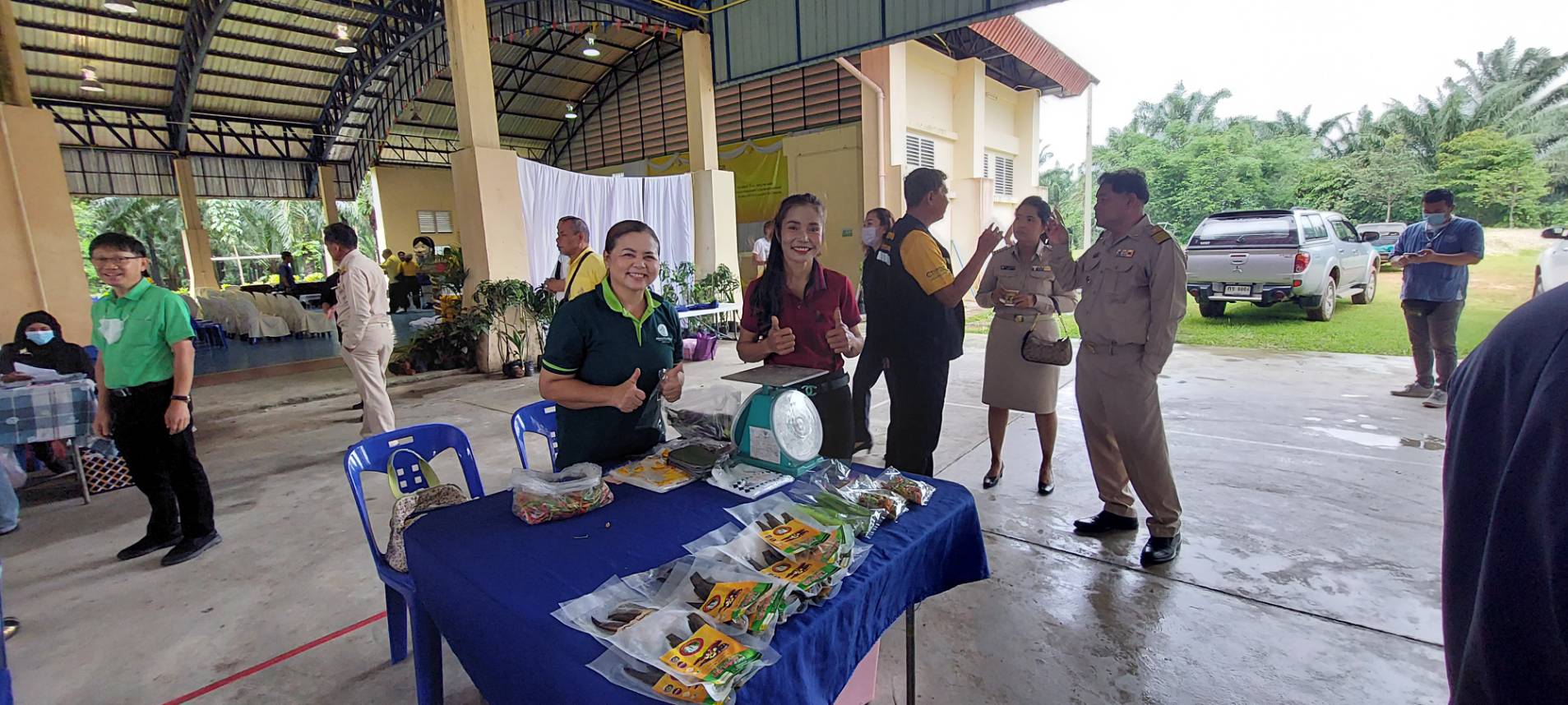 สำนักงานประมงจังหวัดระนอง ร่วมออกหน่วยบริการเกษตรกร โครงการคลินิกเกษตรเคลื่อนที่ในพระราชานุเคราะห์ สมเด็จพระบรมโอรสาธิราช ฯ สยามมกุฎราชกุมาร เฉลิมพระเกียรติ..คลิก