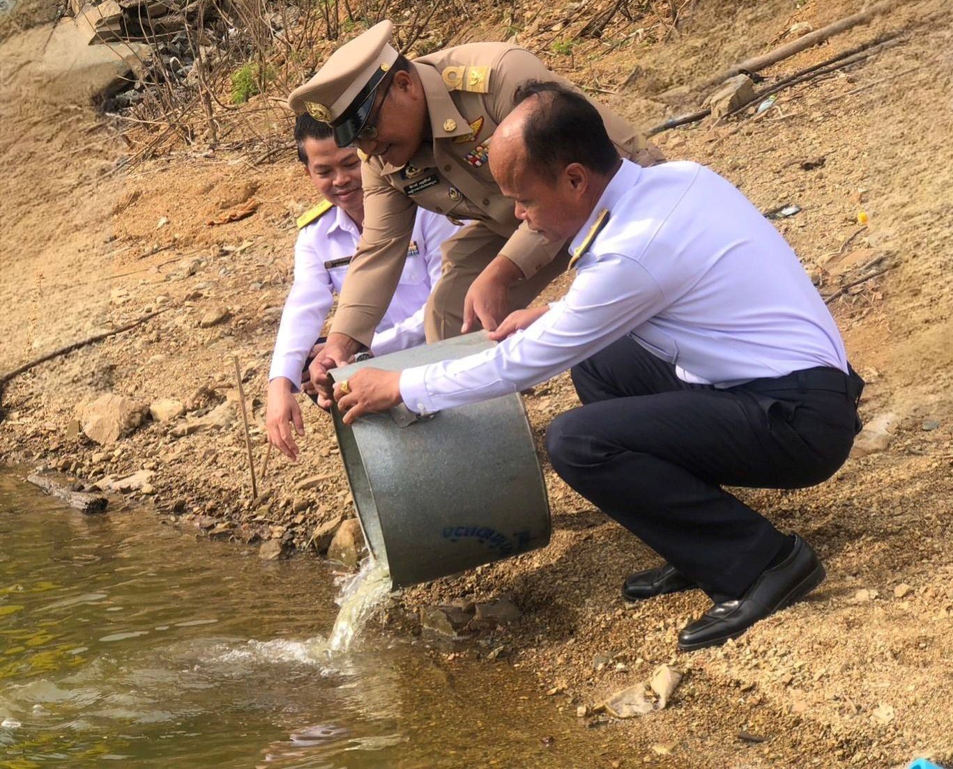จังหวัดเพชรบูรณ์ ปล่อยพันธุ์สัตว์น้ำเฉลิมพระเกียรติ 200,071 ตัว เนื่องในโอกาสวันเฉลิมพระชนมพรรษา พระบาทสมเด็จพระเจ้าอยู่หัว  28 กรกฎาคม 2566..คลิก