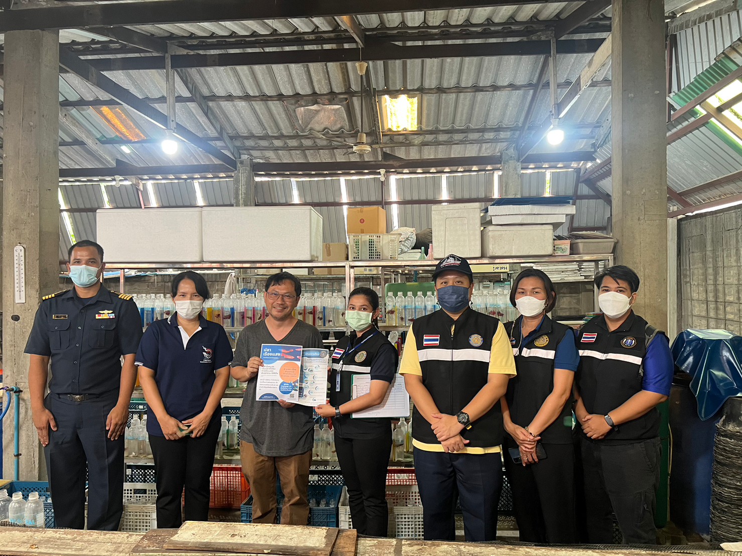 ตรวจสอบสถานประกอบการร้านจำหน่ายสัตว์น้ำ เพื่อควบคุมและบังคับใช้กฎหมายตามมาตรา 64 และมาตรา 65..คลิก