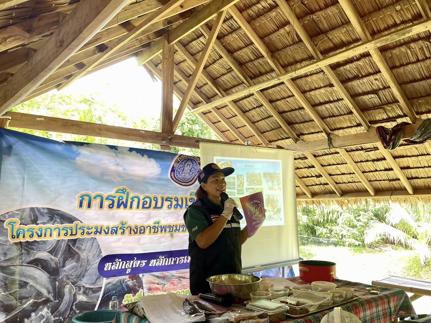 สำนักงานประมงจังหวัดสตูลจัดการฝึกอบรมเชิงปฏิบัติการ โครงการประมงสร้างอาชีพเพื่อการฟื้นฟูกู้วิกฤตโควิด 19 อำเภอมะนัง จังหวัดสตูล..คลิก