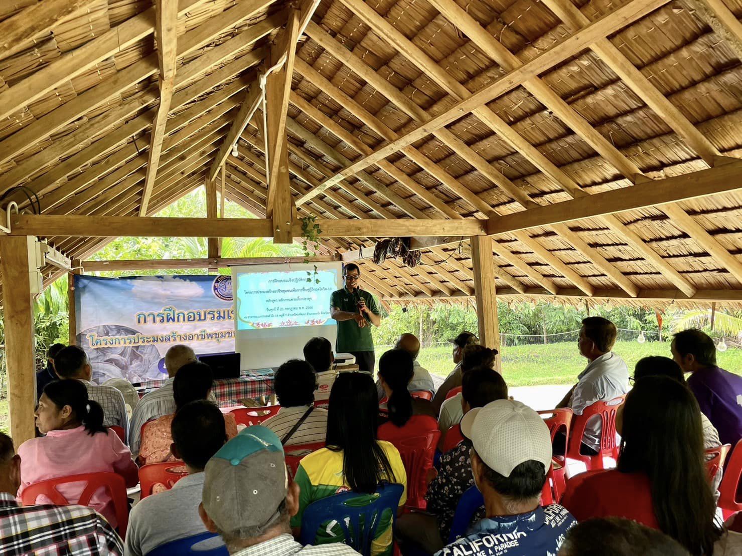 สำนักงานประมงจังหวัดสตูลจัดการฝึกอบรมเชิงปฏิบัติการ โครงการประมงสร้างอาชีพเพื่อการฟื้นฟูกู้วิกฤตโควิด 19 อำเภอมะนัง จังหวัดสตูล