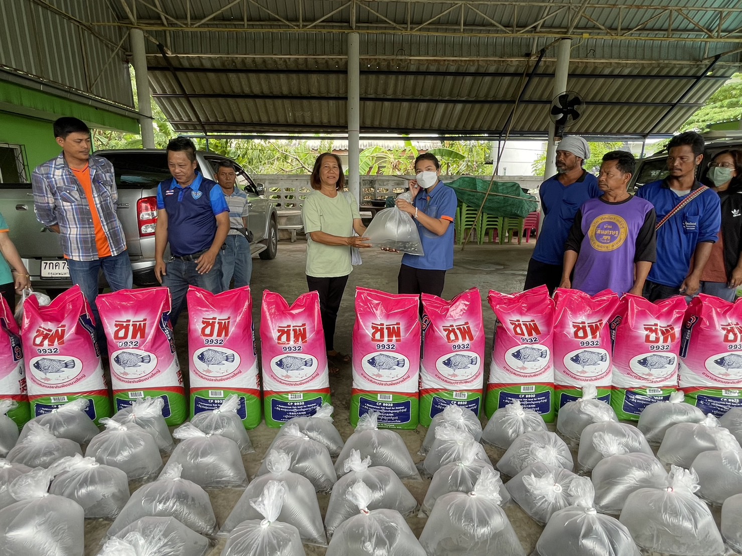 ประมงอำเภอโนนสูงมอบพันธุ์ปลาและอาหารปลาแก่เกษตรกรผู้เข้าร่วมโครงการพัฒนาเกษตรกรรมยั่งยืน กิจกรรมพัฒนาเกษตรทฤษฎีใหม่..คลิก