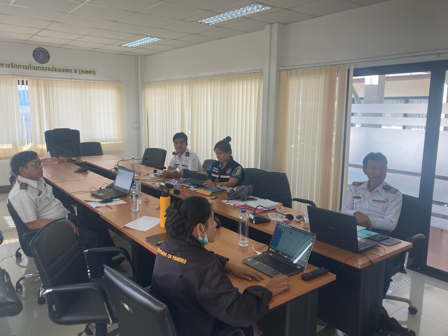 คณะทำงาน ชุดทวนสอบการปฏิบัติงานตรวจสอบเรือประมง สินค้าสัตว์น้ำ และปัจจัยการผลิต ของศูนย์บริหารจัดการด่านตรวจประมงเขต 8 (สงขลา) ได้มีการจัดประชุมคณะกรรมการ ฯ เพื่อปรึกษา หารือ พร้อมวางแนวทางในการทำงาน..คลิก