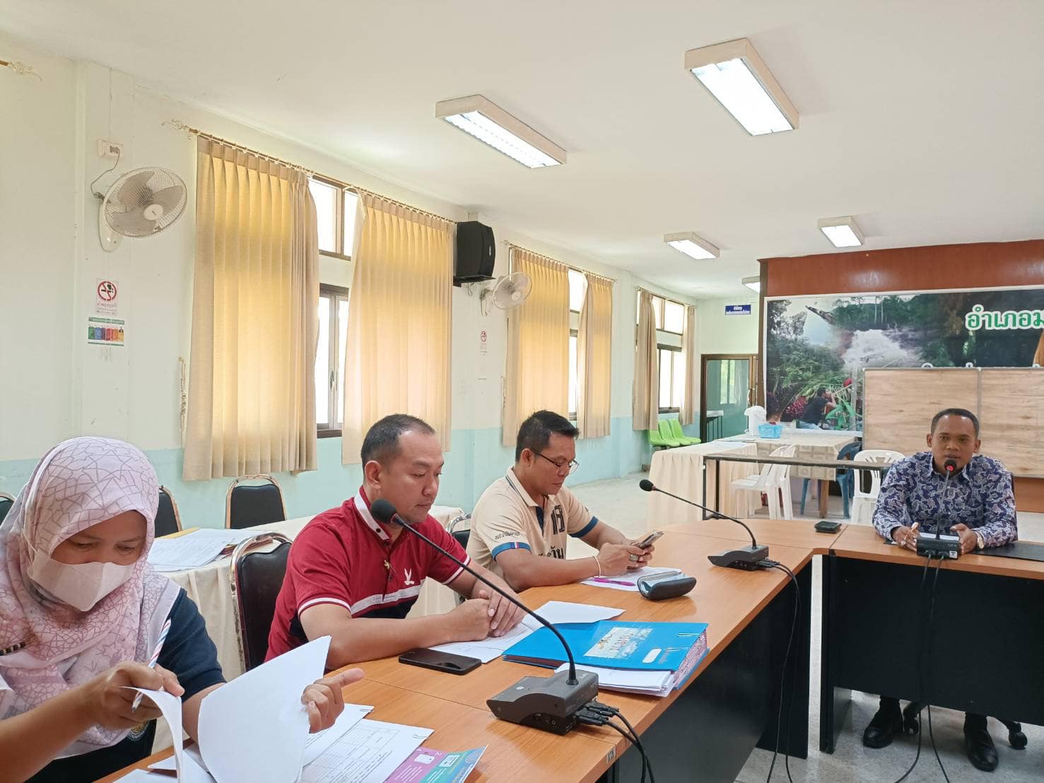 สำนักงานประมงจังหวัดสตูลเข้าร่วมประชุมคณะกรรมการให้ความช่วยเหลือผู้ประสบภัยพิบัติอำเภอมะนัง..คลิก