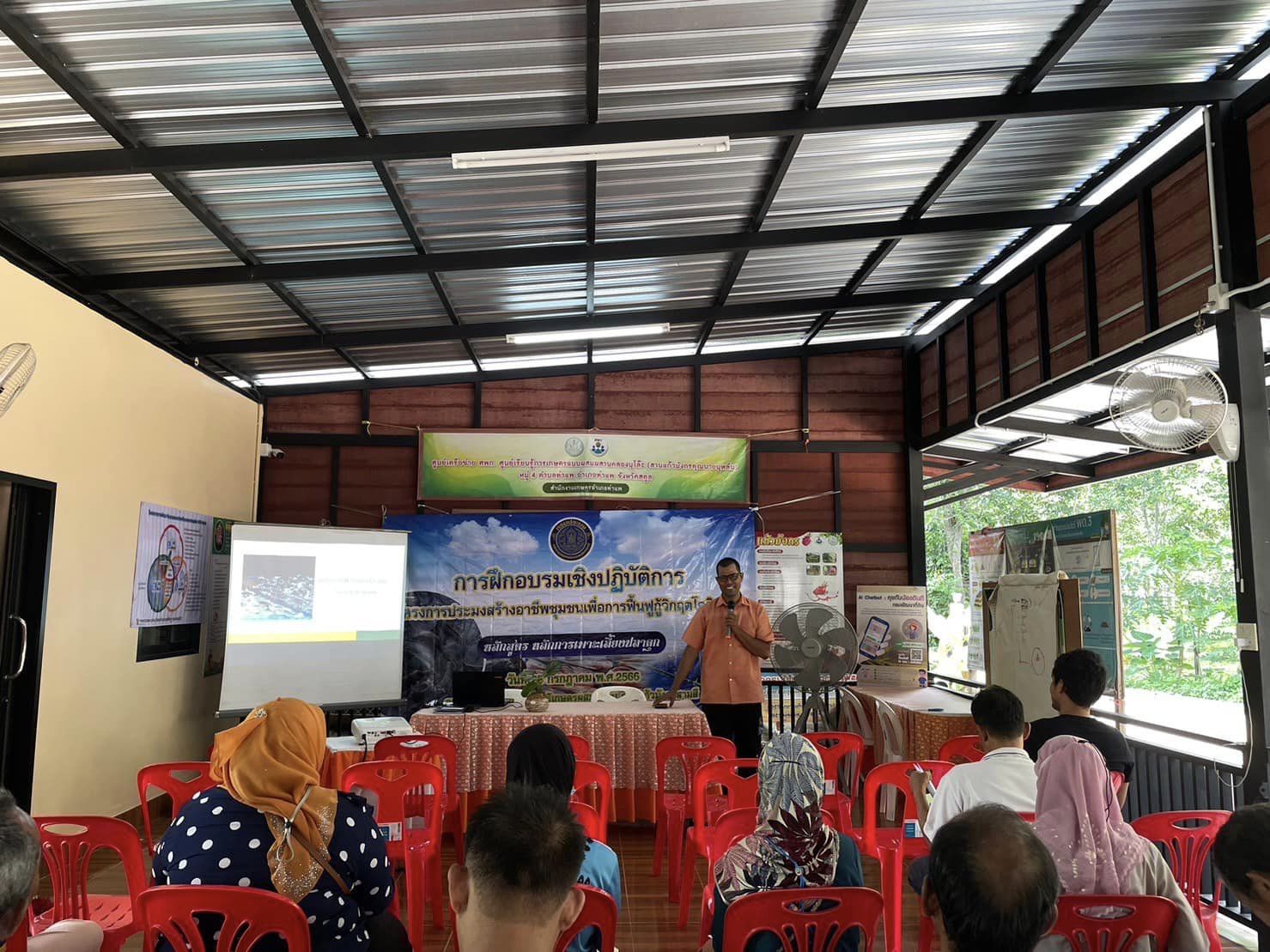 สำนักงานประมงจังหวัดสตูล จัดการฝึกอบรมเชิงปฏิบัติการ โครงการประมงสร้างอาชีพเพื่อการฟื้นฟูกู้วิกฤตโควิด 19..คลิก