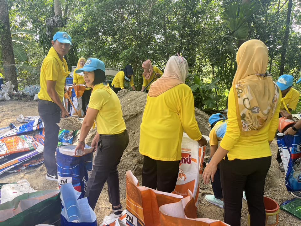 สำนักงานประมงจังหวัดสตูลเข้าร่วมกิจกรรมจิตอาสาพัฒนาสร้างฝายน้ำล้น..คลิก