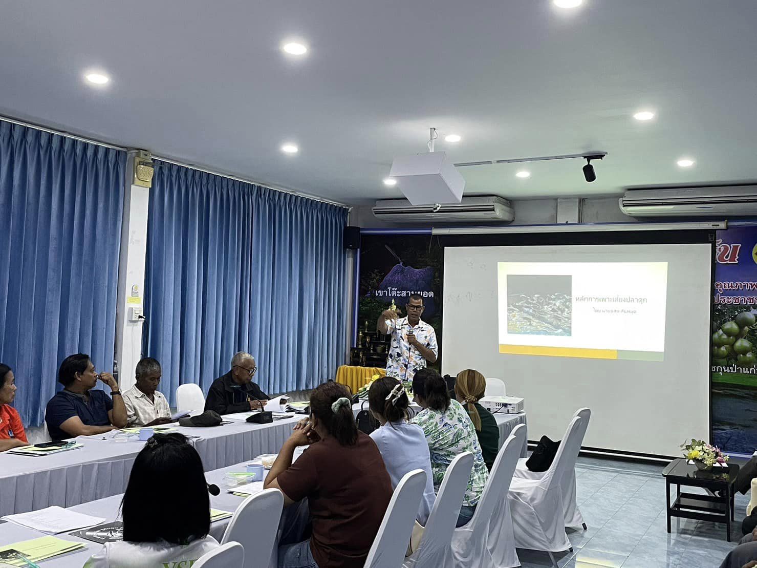 สำนักงานประมงจังหวัดสตูลจัดการฝึกอบรมเชิงปฏิบัติการ โครงการประมงสร้างอาชีพเพื่อการฟื้นฟูกู้วิกฤตโควิด 19 ณ อำเภอทุ่งหว้า จังหวัดสตูล..คลิก