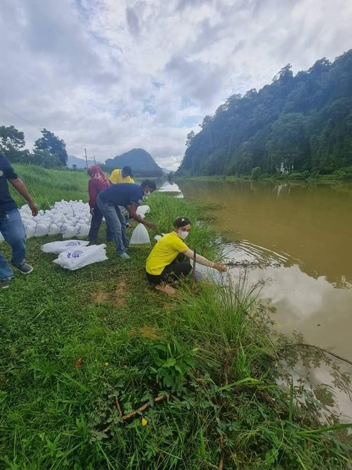 สำนักงานประมงจังหวัดสตูลเข้าร่วมโครงการปล่อยพันธุ์ปลา เพื่อรักษาระบบนิเวศน์ในอ่างเก็บน้ำของกรมชลประทาน ปีงบประมาณ 2566