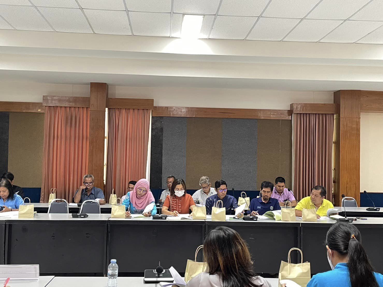 สำนักงานประมงจังหวัดสตูลเข้าร่วมประชุมคณะกรรมการบริหาร คณะทำงานระบายจำหน่ายกุ้ง โครงการช่วยเหลือเกษตรกรผู้เลี้ยงกุ้ง ปี 2566..คลิก