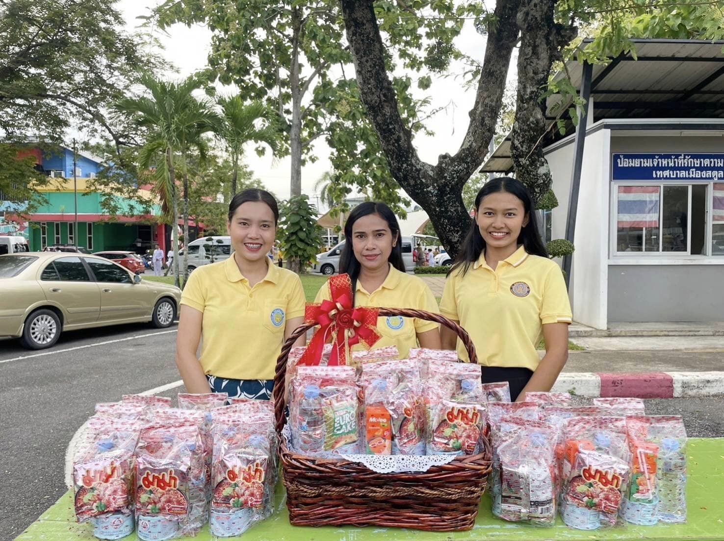 สำนักงานประมงจังหวัดสตูลเข้าร่วมพิธีทำบุญตักบาตรพระสงฆ์และสามเณร 72 รูป ถวายพระราชกุศล พระบาทสมเด็จพระเจ้าอยู่หัวเนื่องในโอกาสวันเฉลิมพระชนมพรรษา 28 กรกฎาคม 2566