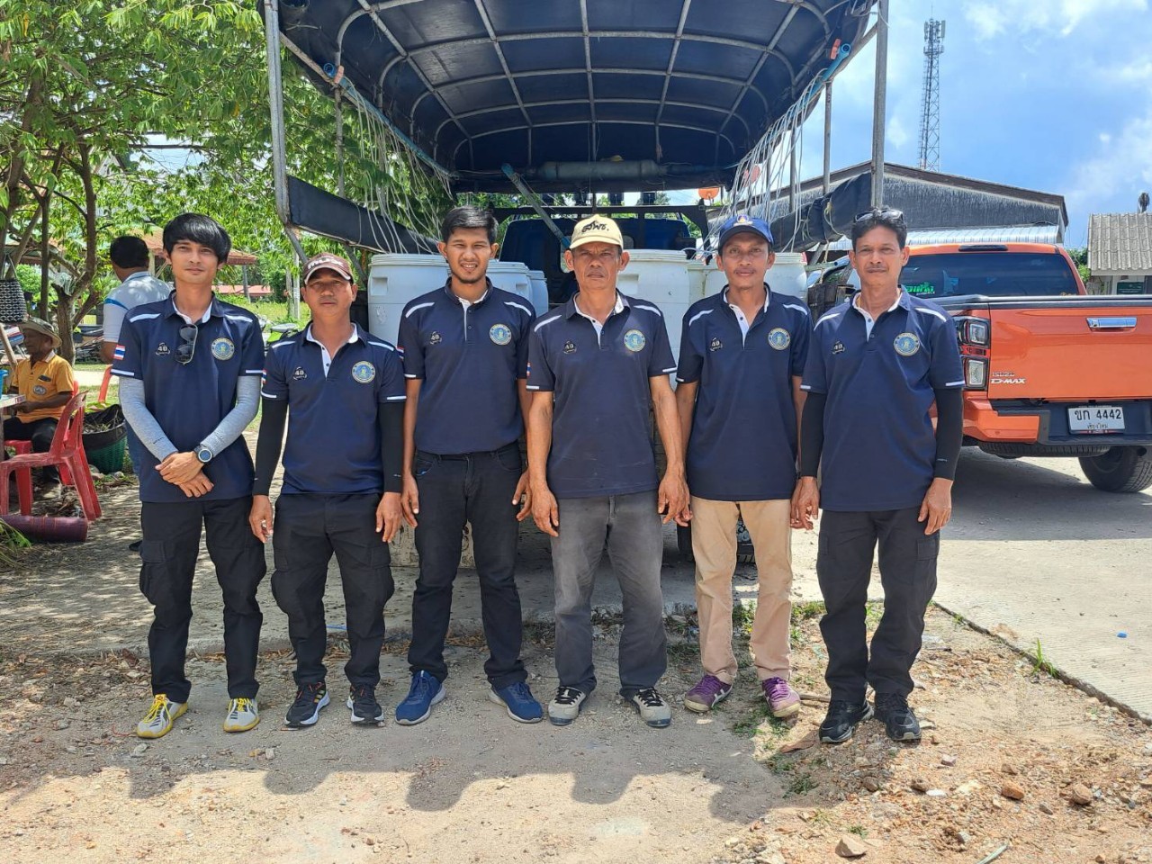 กิจกรรมปล่อยพันธุ์กุ้งกุลาดำจำนวน 400,000 ตัว ในโครงการรณรงค์สร้างจิตสำนึกรักษ์สิ่งแวดล้อม บริเวณท่าเรือ ม.4 ต.สะกอม อ.จะนะ  จ.สงขลา..คลิก