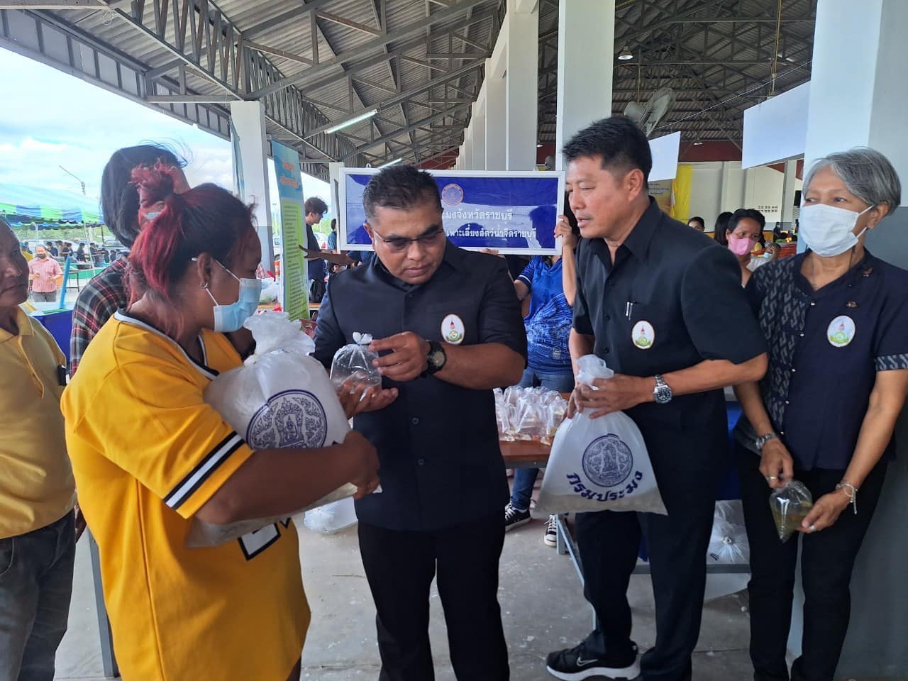 ร่วมงานคลินิกเกษตรเคลื่อนที่ ในพระราชานุเคราะห์ สมเด็จพระบรมโอรสาธิราชฯ สยามมกุฎราชกุมาร..คลิก