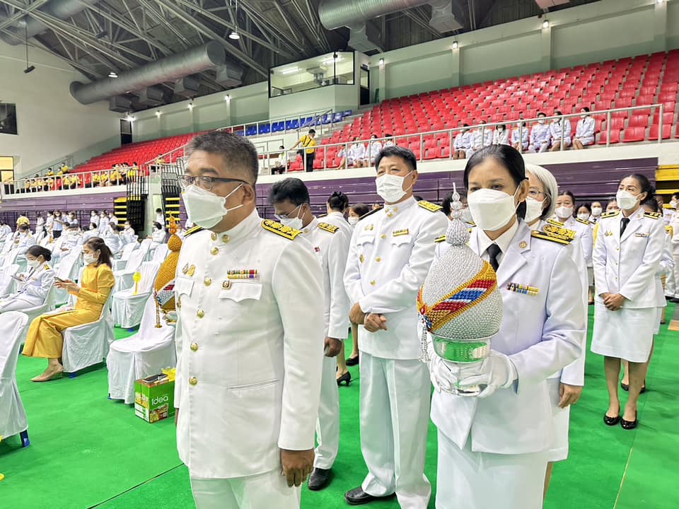 เข้าร่วมพิธีถวายเครื่องราชสักการะและวางพานพุ่ม และพิธีจุดเทียนถวายพระพรชัยมงคล..คลิก
