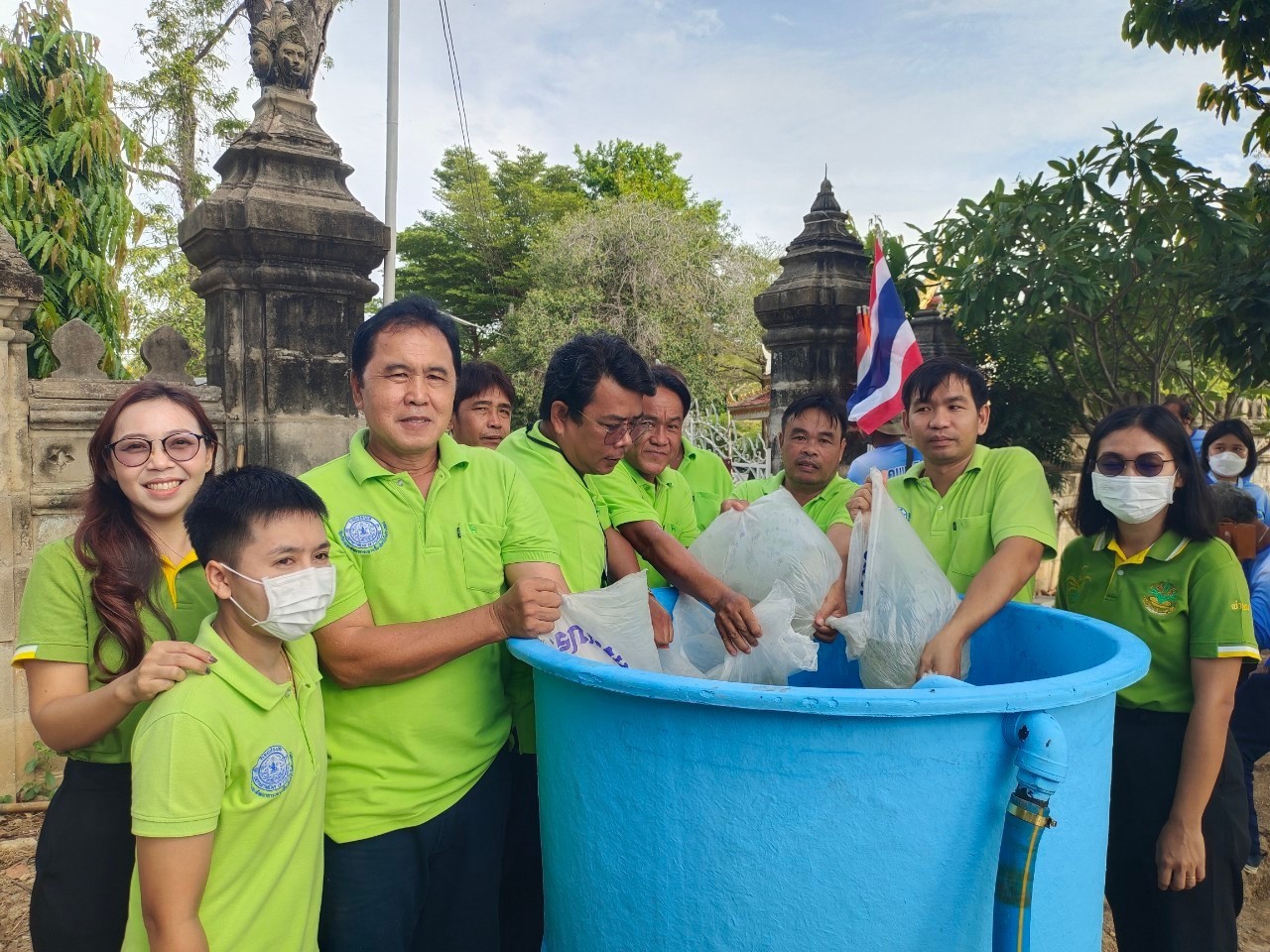 ปล่อยพันธุ์ปลาตะเพียนขาว (ปลาตุ้ม) จำนวน 12,000,000 ตัว ณ คลองลาดเค้า โครงการบริหารจัดการทรัพยากรประมง กิจกรรมฟื้นฟูและบริหารการจัดการทรัพยากรประมงในแหล่งน้ำสำคัญ (ทุ่งป่าโมก)..คลิก