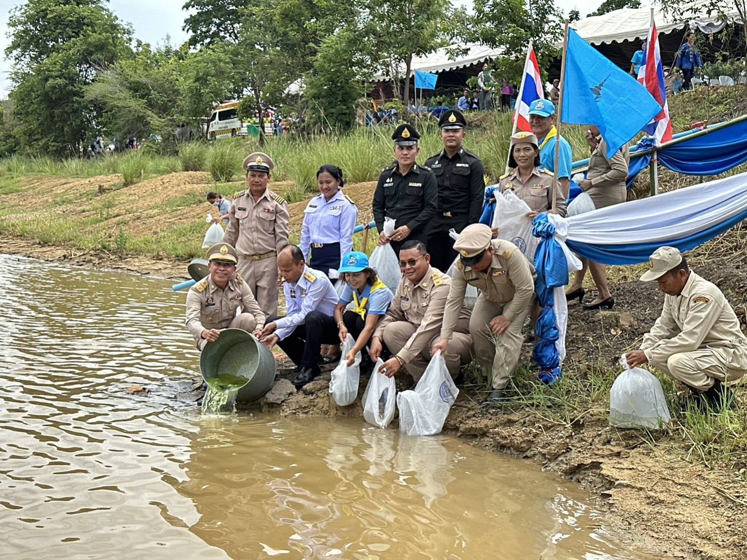 จังหวัดเพชรบูรณ์ ปล่อยพันธุ์สัตว์น้ำเฉลิมพระเกียรติ 2 แสน 9 ตัว เนื่องในโอกาสวันเฉลิมพระชนมพรรษา สมเด็จพระนางเจ้าสิริกิติ์ พระบรมราชินีนาถ พระบรมราชชนนีพันปีหลวง 12 สิงหาคม 2566..คลิก