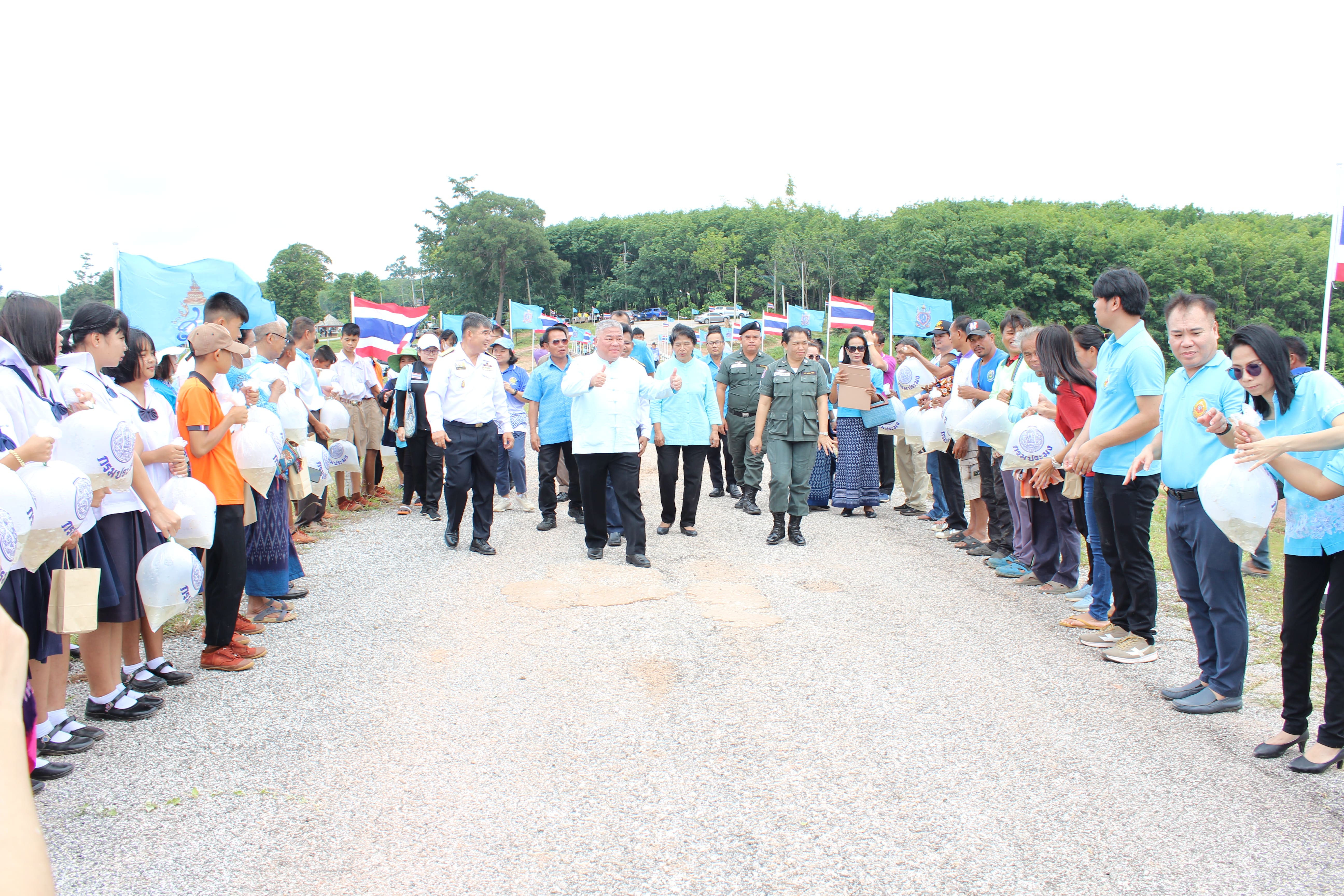 พิธีปล่อยพันธุ์สัตว์น้ำ เนื่องในวันเฉลิมพระชนมพรรษา 91 พรรษา สมเด็จพระนางเจ้าสิริกิติ์ พระบรมราชินีนาถ พระบรมราชชนนีพันปีหลวง