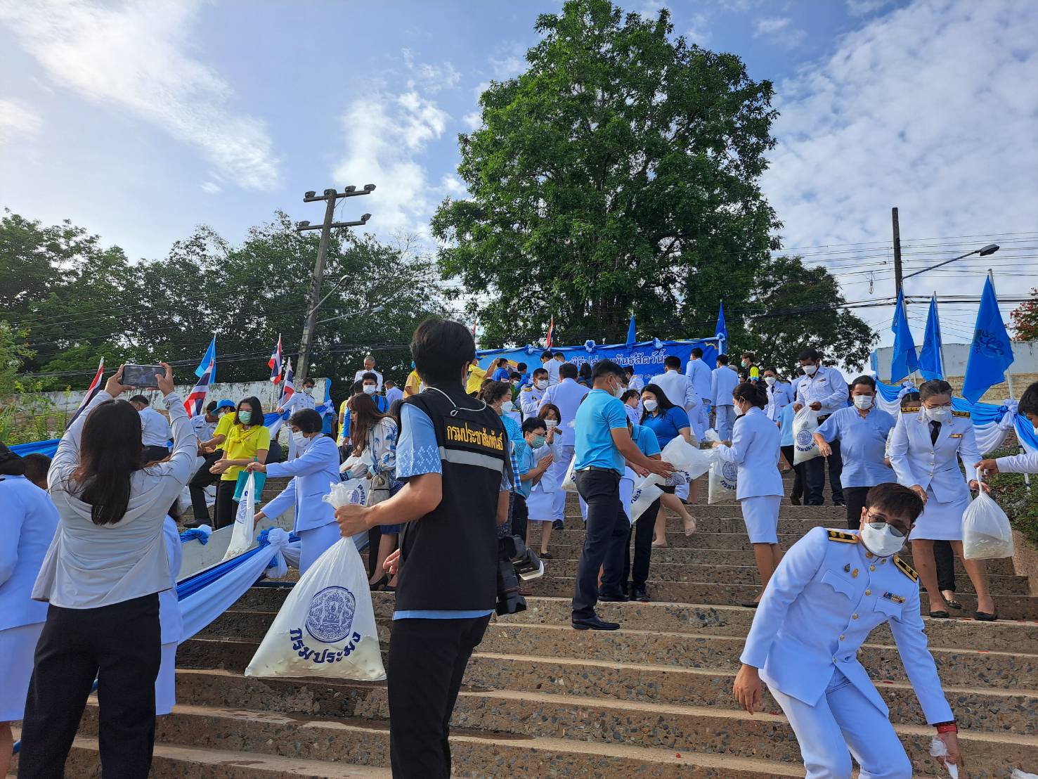 พิธีปล่อยพันธุ์สัตว์น้ำเพื่อเฉลิมพระเกียรติสมเด็จพระนางเจ้าสิริกิติ์พระบรมราชินีนาถ พระบรมราชชนนีพันปีหลวง เนื่องในโอกาสวันเฉลิมพระชนมพรรษา 12 สิงหาคม 2566