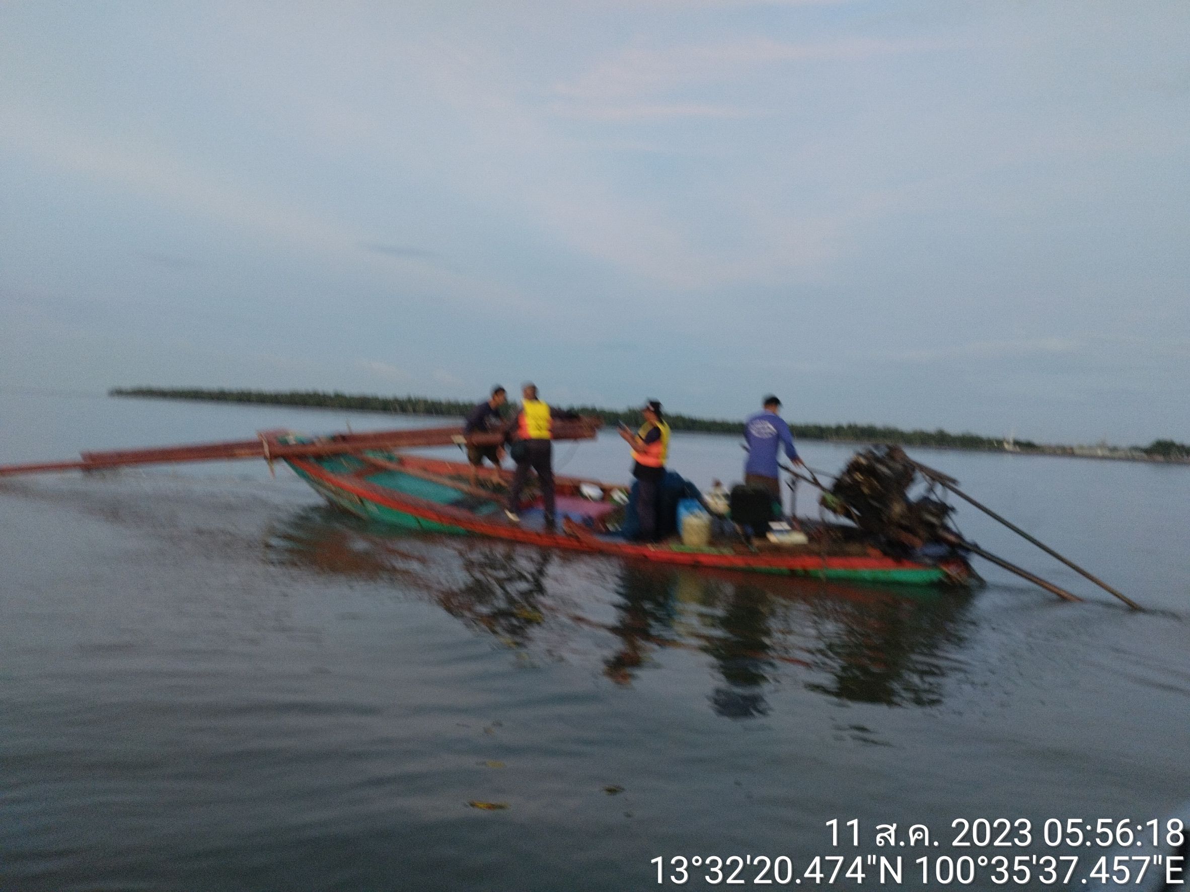 จับกุมเรือยนต์เครื่องมือประมงอวนรุน ชนิด อวนรุนปลา ผู้กระทำผิด 2 ราย..คลิก