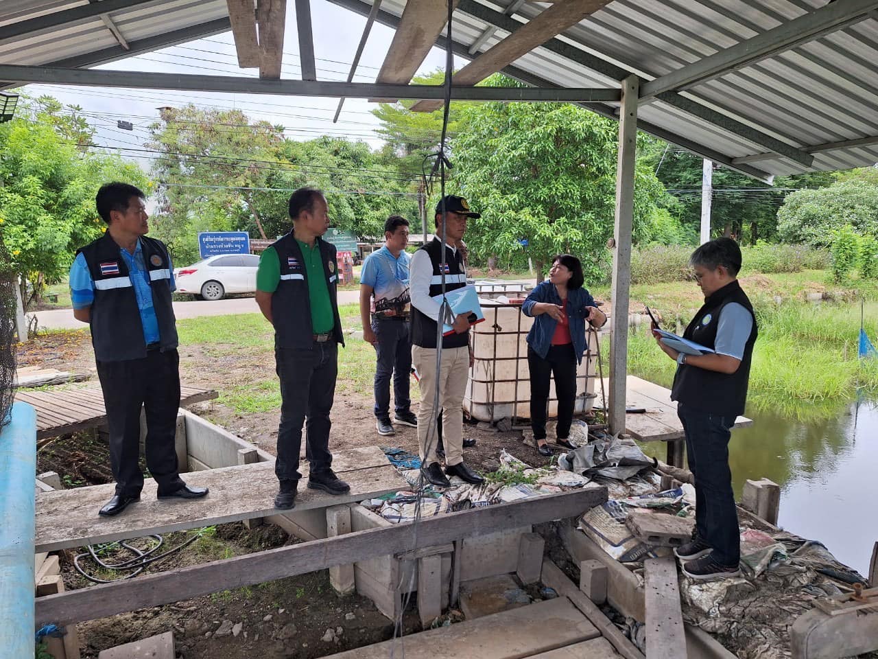 ลงพื้นที่เตรียมความพร้อมให้กับนางวันเพ็ญ ทิพย์สัน เจ้าของจรรยวรรธน์ฟาร์ม..คลิก