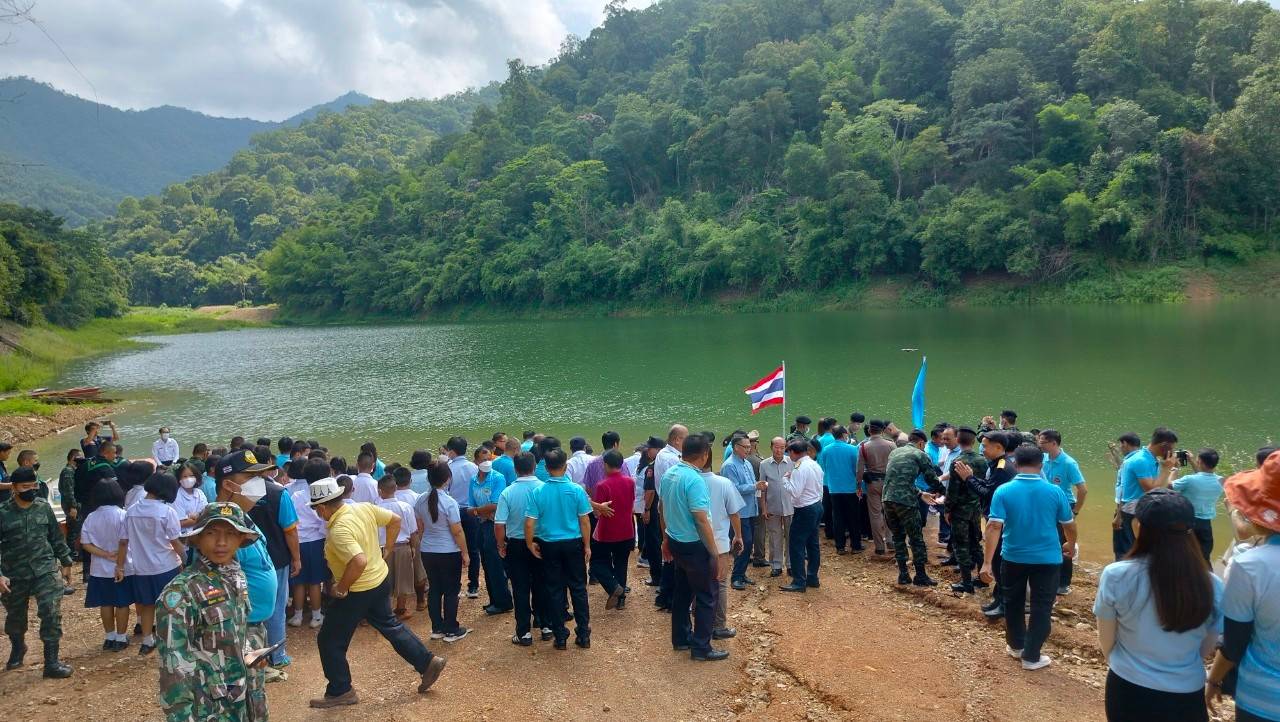สนับสนุนพันธุ์ปลาในพิธีปล่อยพันธุ์สัตว์น้ำเนื่องในโอกาสเฉลิมพระชนมพรรษา 91 พรรษา สมเด็จพระนางเจ้าสิริกิติ์ พระบรมราชินีนาถ พระบรมราชชนนีพันปีหลวง..คลิก