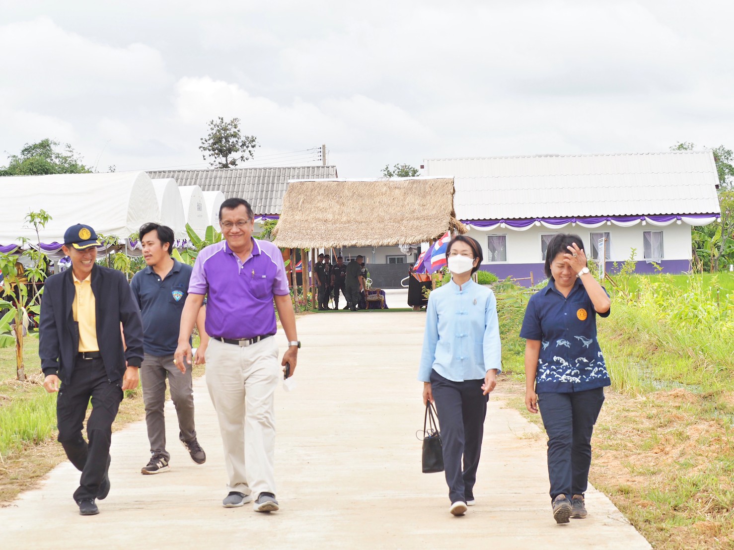 ให้การต้อนรับ นายธนาวุฒิ กุลจิตติชนก หัวหน้าผู้ตรวจราชการกรมประมง..คลิก