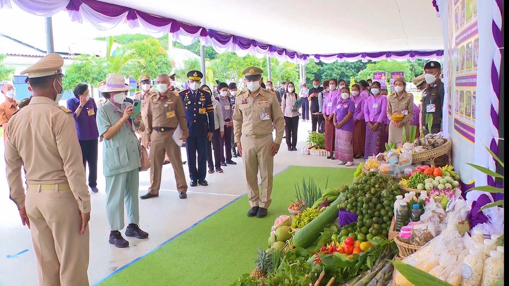 สมเด็จพระกนิษฐาธิราชเจ้า กรมสมเด็จพระเทพรัตนราชสุดา ฯ สยามบรมราชกุมารี เสด็จพระราชดำเนินไปยังโรงเรียนตำรวจตระเวนชายเเดนท่านผู้หญิง สุประภาดา เกษมสันต์ ตำบลตะเคียน อำเภอกาบเชิง จังหวัดสุรินทร์..คลิก