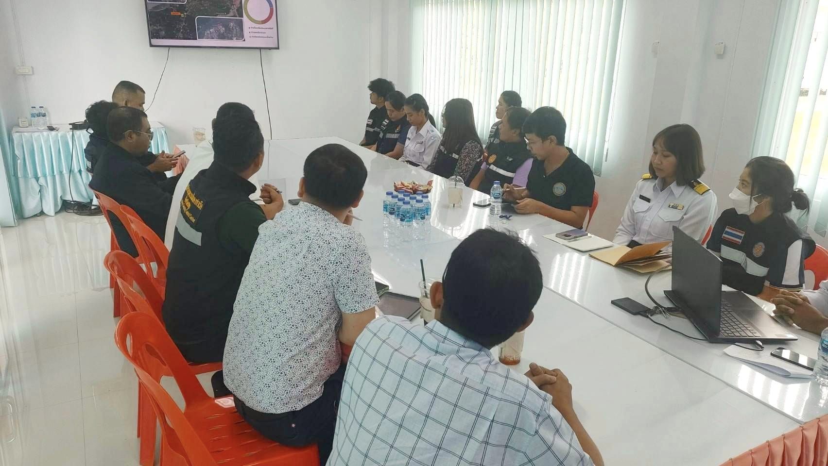 วันที่ 23 สิงหาคม 2566 เวลา 17.00 น.: สำนักงานศูนย์ควบคุมการแจ้งเรือเข้าออกปากบารา จัดประชุมเจ้าหน้าที่ชุดสหวิชาชีพฯ ศูนย์ควบคุมการแจ้งเรือเข้าออกปากบารา ประจำเดือนสิงหาคม ณ ห้องประชุมศูนย์บริหารจัดการด่านตรวจประมงเขต 9 (สตูล)..คลิก