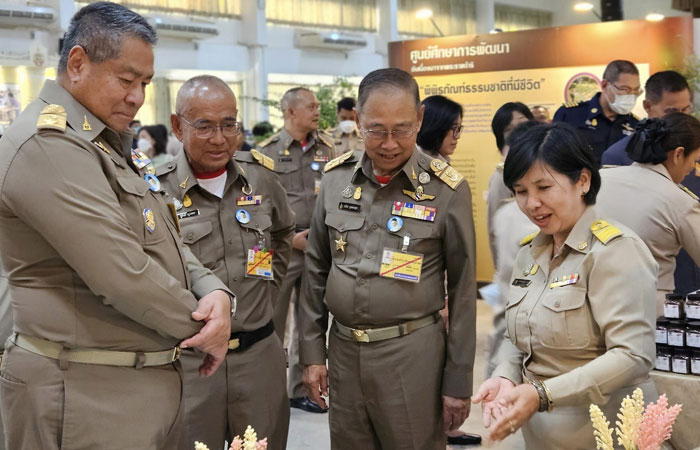 ศูนย์ศึกษาการพัฒนาอ่าวคุ้งกระเบนฯ  เข้าร่วมประชุมและจัดนิทรรศการโครงการศูนย์ศึกษาการพัฒนาอันเนื่องมาจากพระราชดำริสัญจร ปี 2566 จัดโดยสำนักงาน กปร. ณ ศูนย์ศึกษาการพัฒนาห้วยทรายฯ จังหวัดเพชรบุรี..คลิก