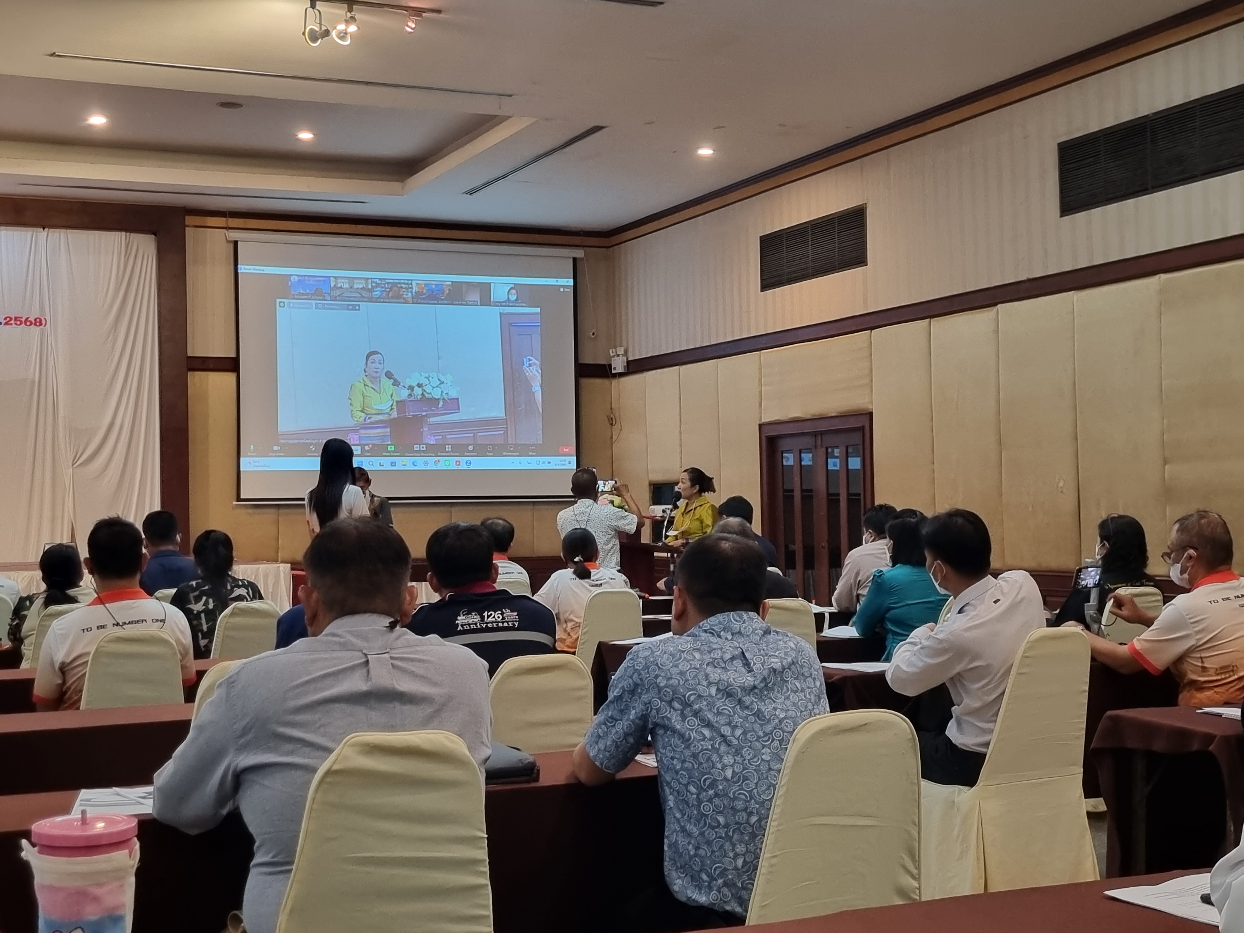 ประชุมปรึกษาหารือร่วมกันของทุกภาคส่วนเกี่ยวกับแผนพัฒนาจังหวัดเพชรบุรีเข้าร่วมการประชุมปรึกษาหารือร่วมกันของทุกภาคส่วนเกี่ยวกับแผนพัฒนาจังหวัดเพชรบุรี..คลิก