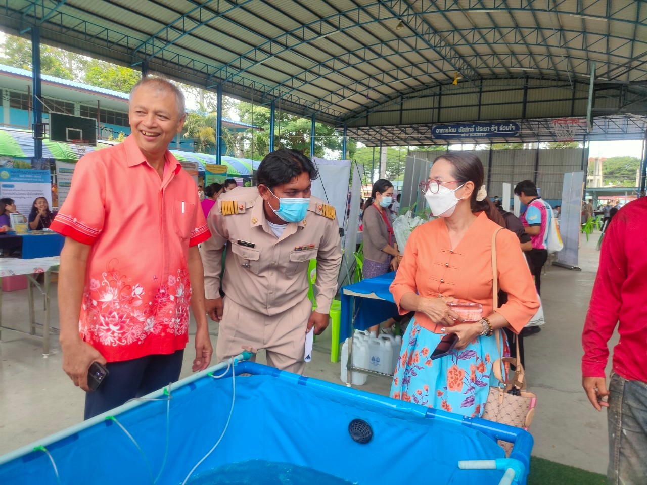 ศูนย์ฯ อ่างทองร่วมให้ความรู้ด้านการเพาะเลี้ยงสัตว์น้ำ และจัดนิทรรศการปลาชะโอน ในโครงการ โครงการ..คลิก