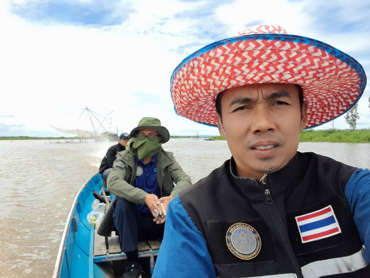 นายบุญหลาย กุลนารัตน์ ประมงจังหวัดหนองบัวลำภูพร้อมด้วยนายวิทยา ประเสริฐสังข์ ประมงอำเภอโนนสังและนายไพศาล ศรีคูณ นักวิชาการประมง สำนักงานประมงจังหวัดหนองบัวลำ ภูออกเยี่ยมเยียนและสำรวจข้อมูลปริมาณการจับสัตว์น้ำของชาวประมงหลังสิ้นสุดฤดูน้ำแดง(1.มิ.ย-31 ส.ค.2566)..คลิก