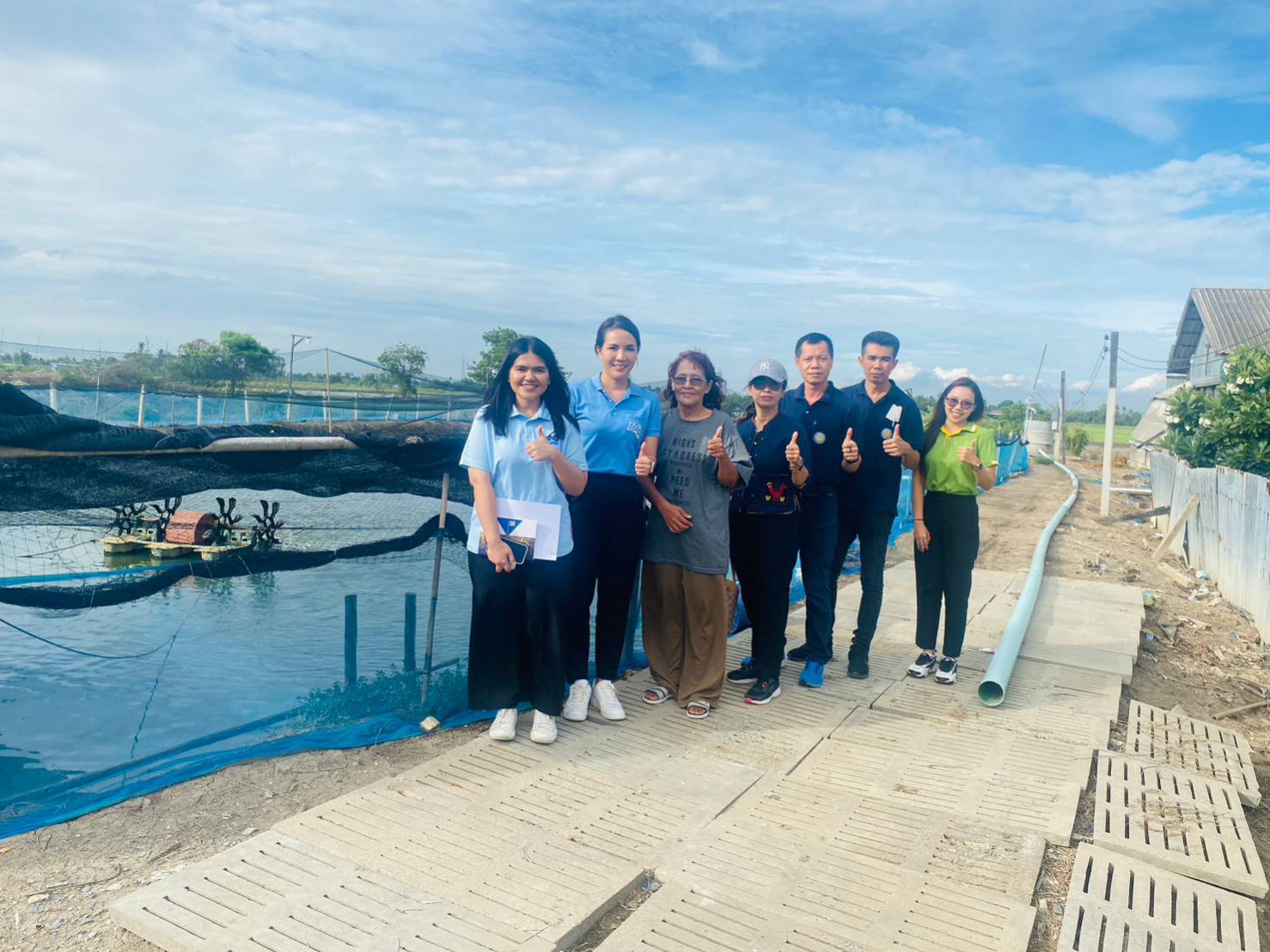 ร่วมติดตามการดำเนินงานโครงการส่งเสริมอาชีพประมง และโครงการธนาคารผลผลิตสัตว์แบบมีส่วนร่วมแหล่งน้ำบ่อหลวงบึงอ้อ อำเภอเมืองอ่างทอง จังหวัดอ่างทอง